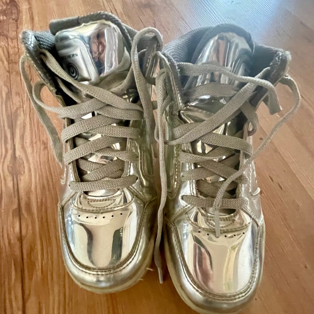 Girls Metallic Silver High Top Skechers, Size 3. Gently used.
